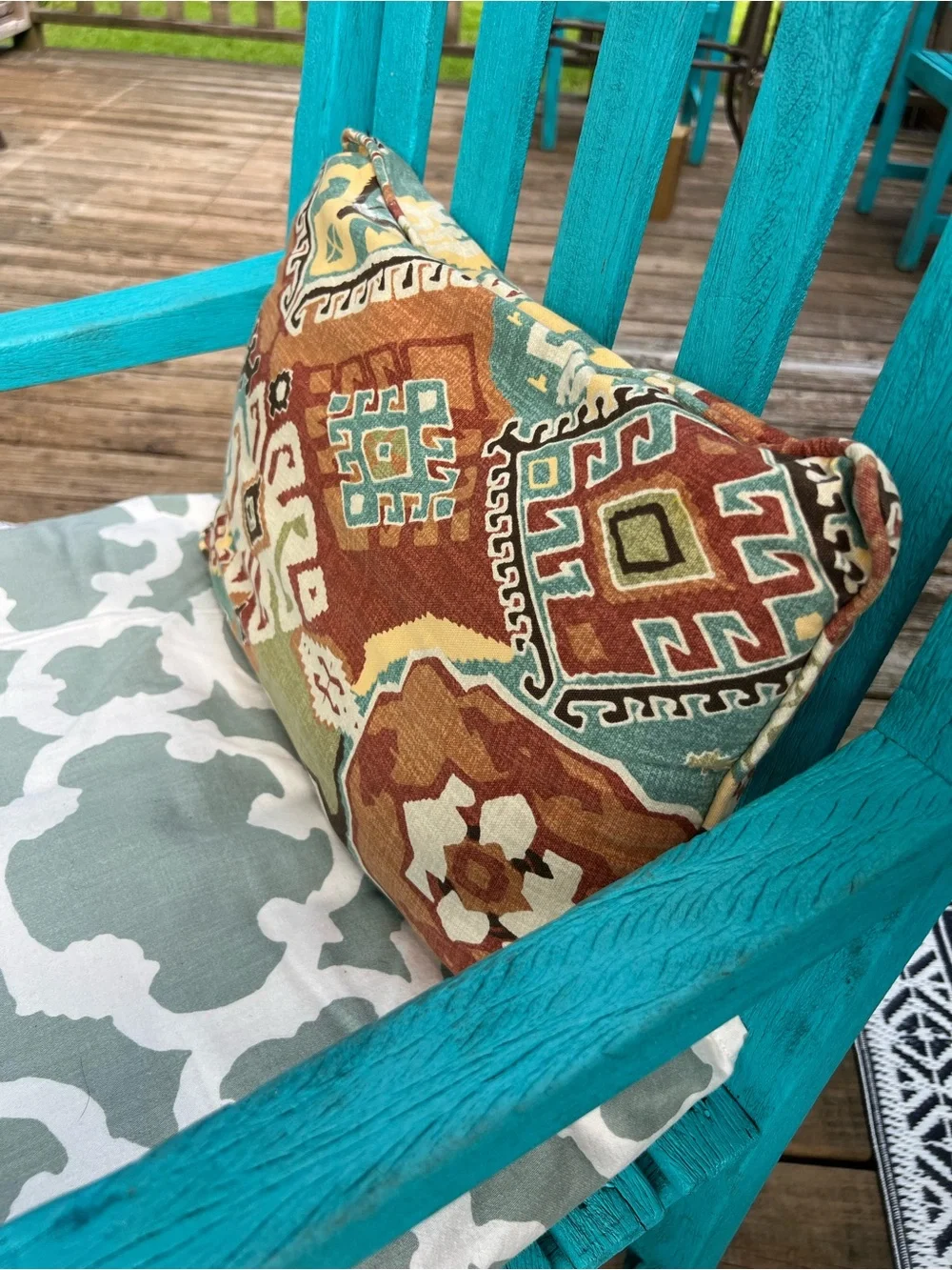 🌻2 Patterned Throw Pillows
